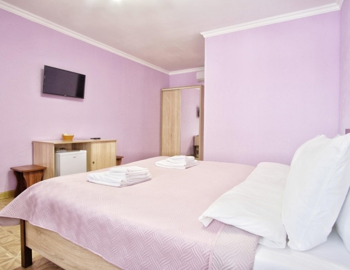 Номер стандарт с 1 двуспальной кроватью - Отель «Лето» Сухум