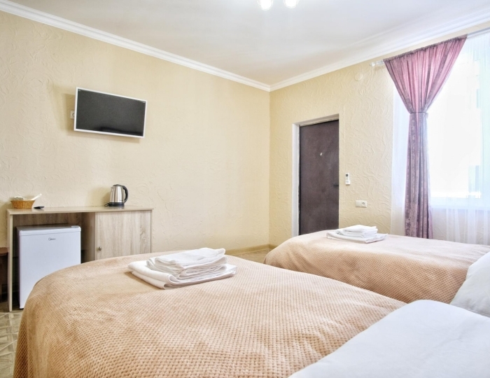 Номер стандарт с 2 односпальными кроватями - Отель «Лето» Сухум